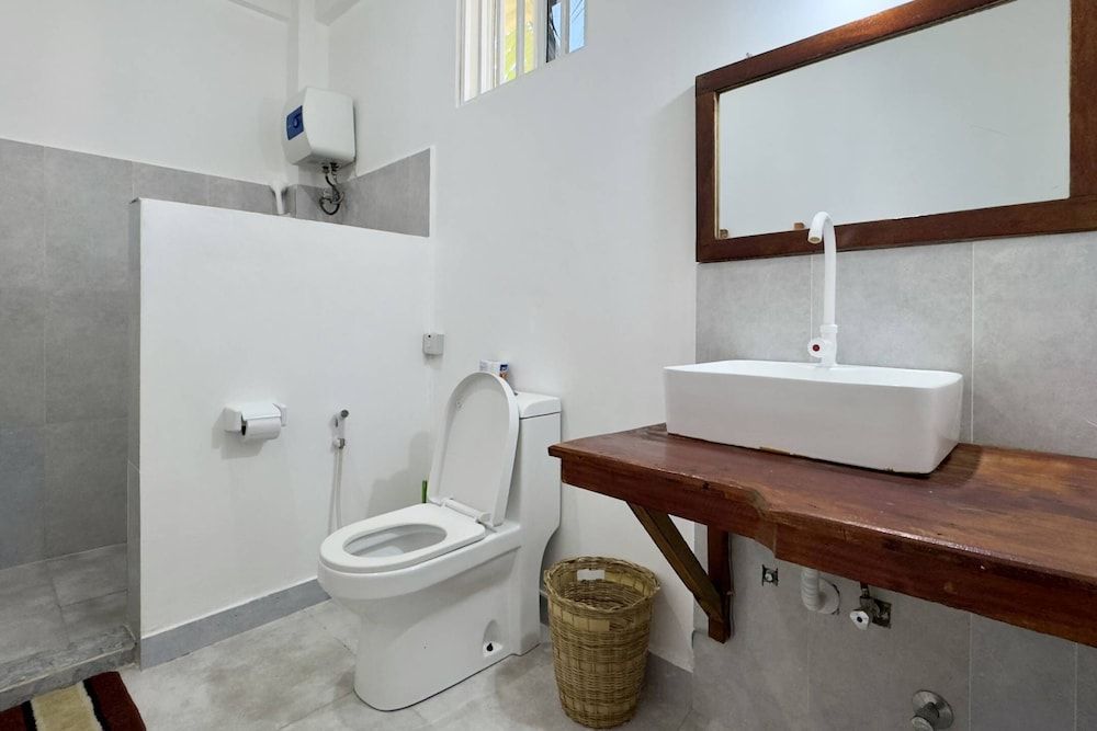 Zanzibar Lodge Deluxe Double Room, Balcony, Pool View 2