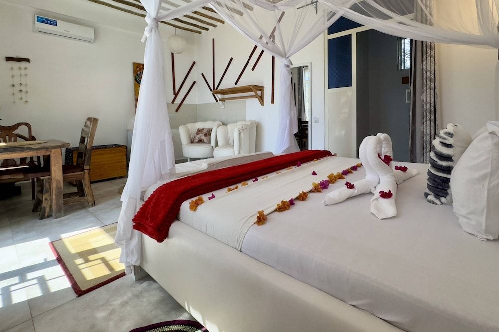 Zanzibar Lodge Deluxe Double Room, Balcony, Pool View 3