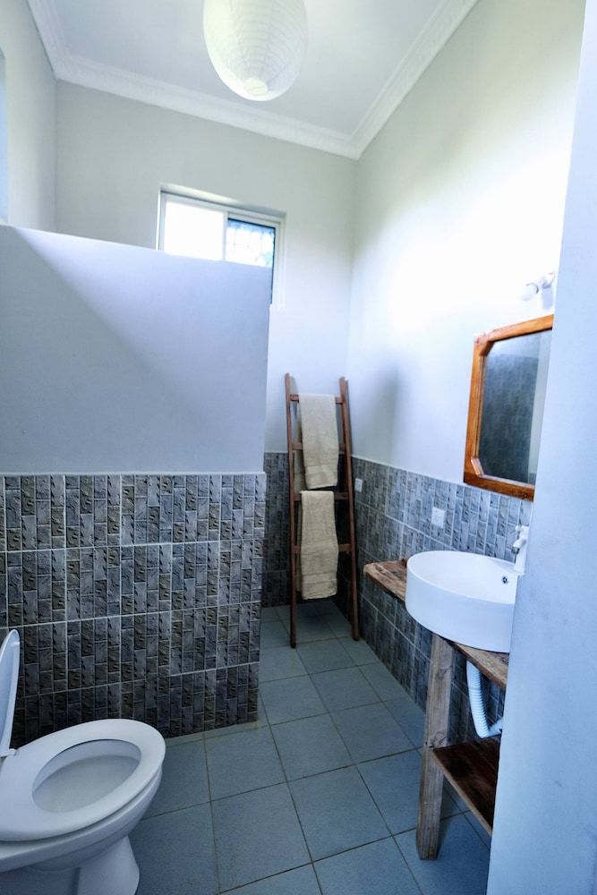 Zanzibar Lodge Deluxe Triple Room 6