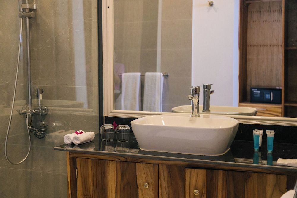 Royal Mandarin Hotel & Resort Family Room 9