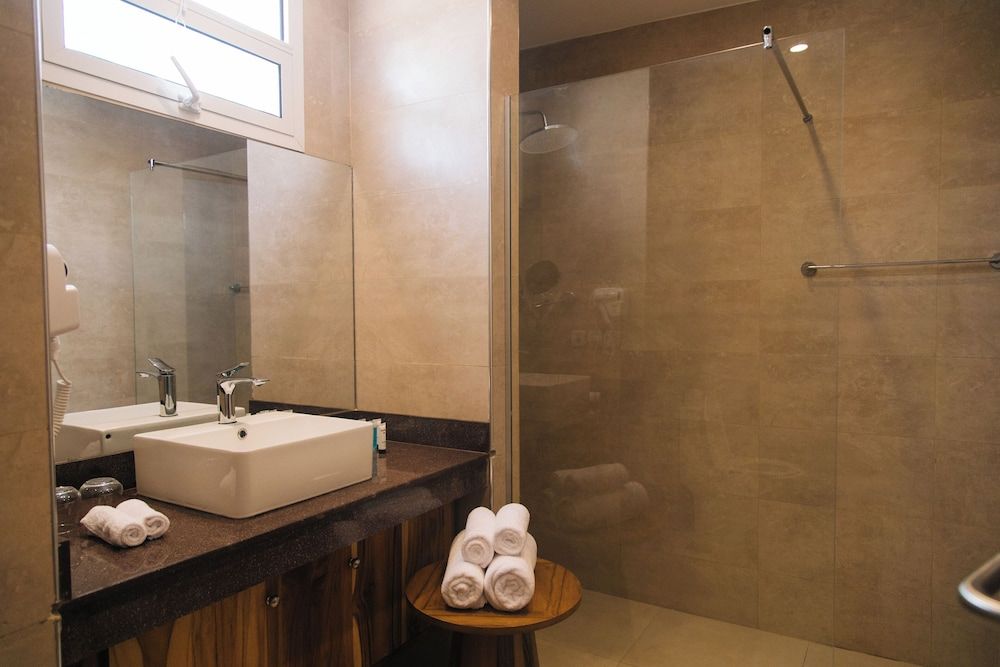 Royal Mandarin Hotel & Resort Family Room 7