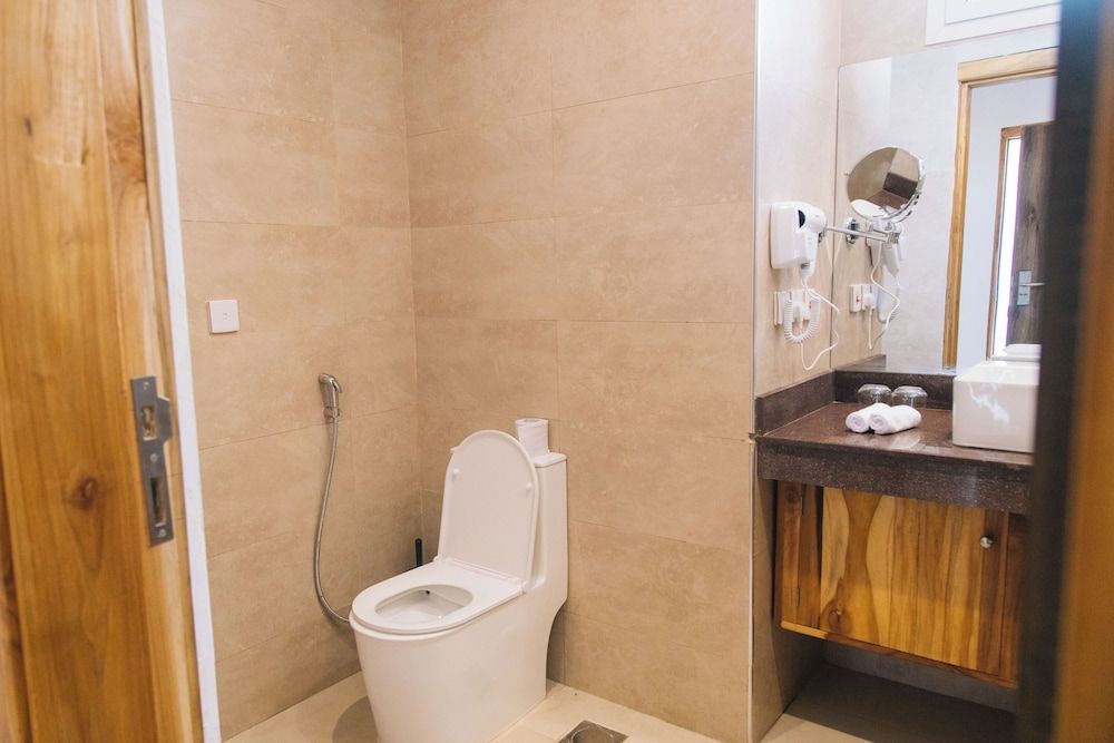 Royal Mandarin Hotel & Resort Family Room 6