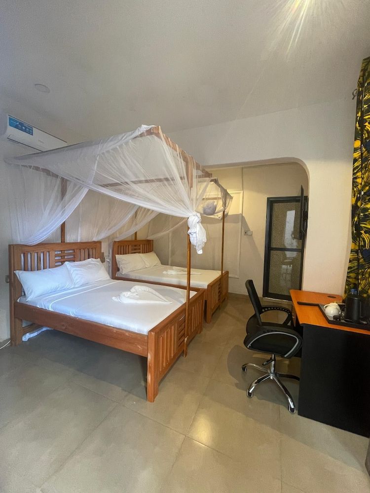 Sand and Sunset Deluxe Twin Room 7