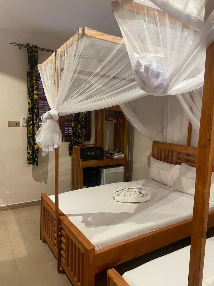 Sand and Sunset Deluxe Twin Room 5