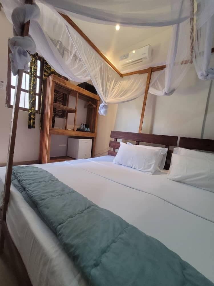 Sand and Sunset Deluxe Twin Room 4