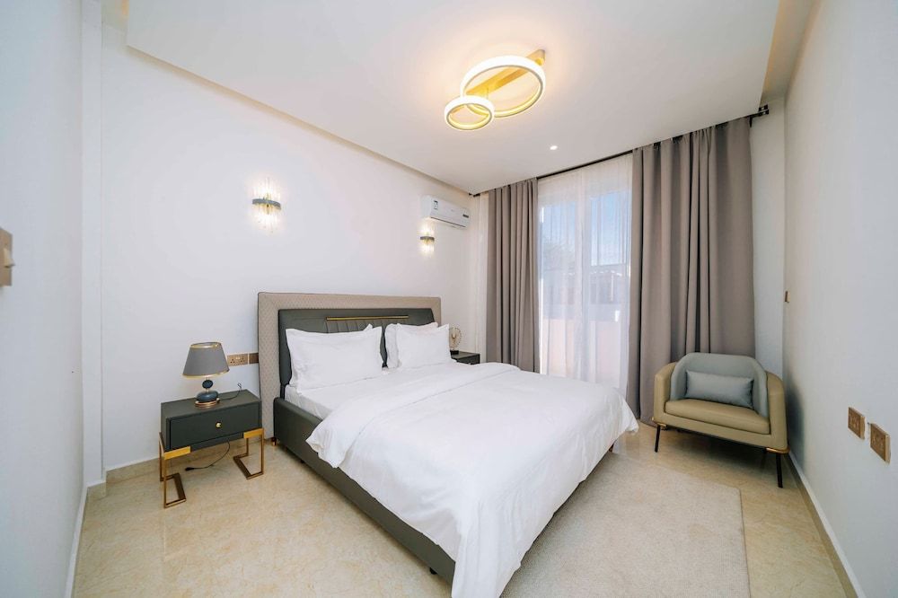 Royal Apartment Family Apartment, Balcony, Sea View 2