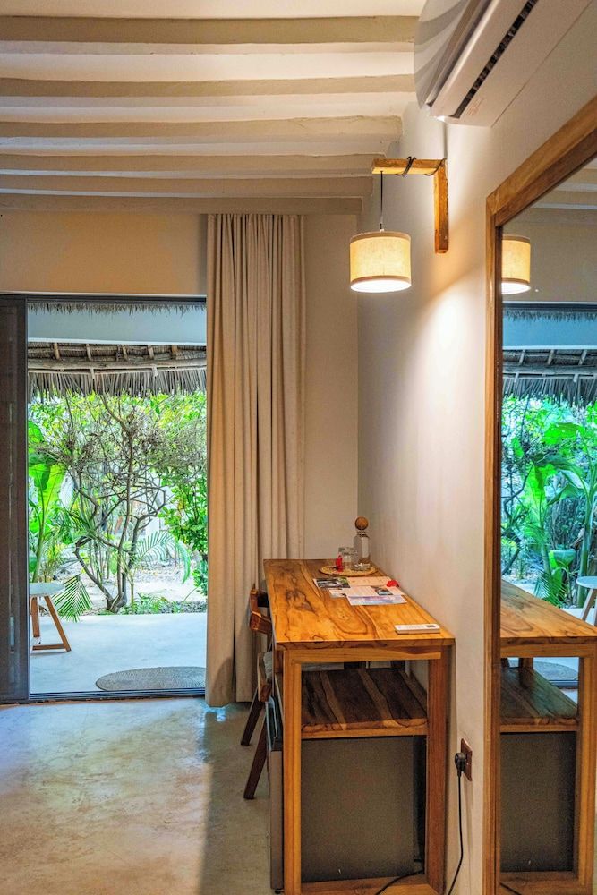 Seconda Stella Boutique Deluxe Bungalow, Pool View 7