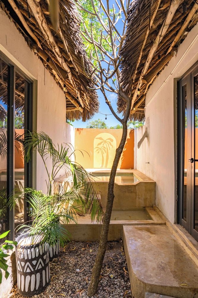 Seconda Stella Boutique Deluxe Bungalow, Pool View 11