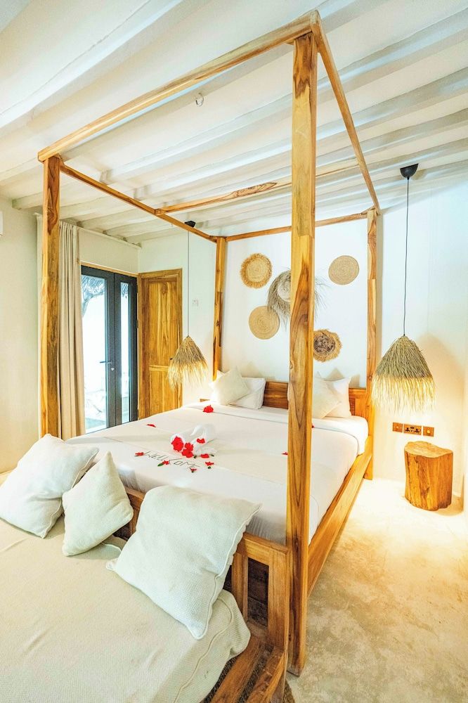 Seconda Stella Boutique Deluxe Bungalow, Pool View 3