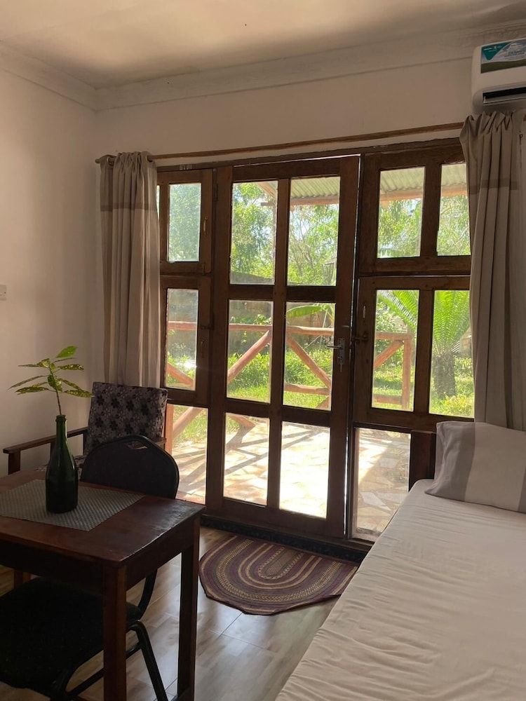 zanzllywood hotel and apartments Basic Double Room 7