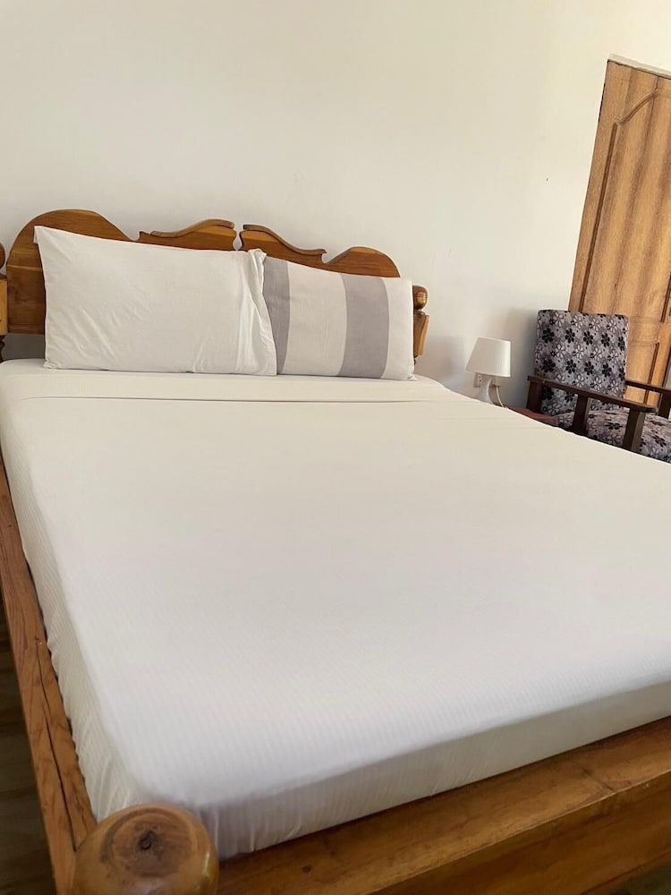 zanzllywood hotel and apartments Basic Double Room 2