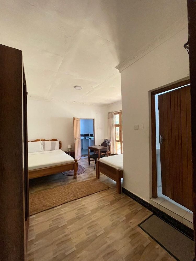 zanzllywood hotel and apartments Basic Double Room 5