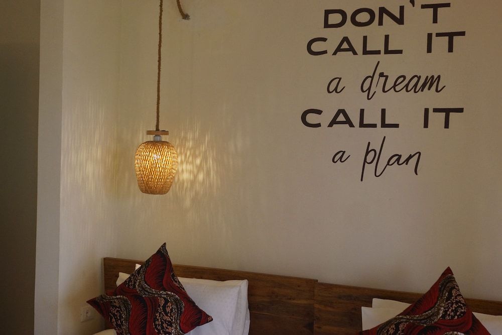 AMANI BEACH VILLA Traditional Villa 4