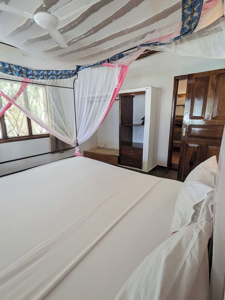 Surfescape Zanzibar Standard Double Room 3