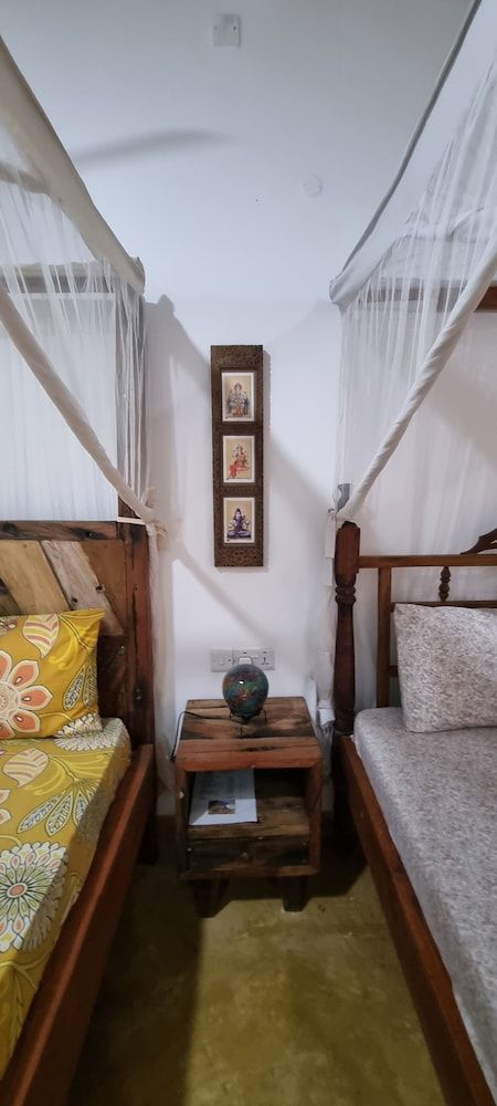 Salama & Mbuyuni Bungalows Superior Quadruple Room 7