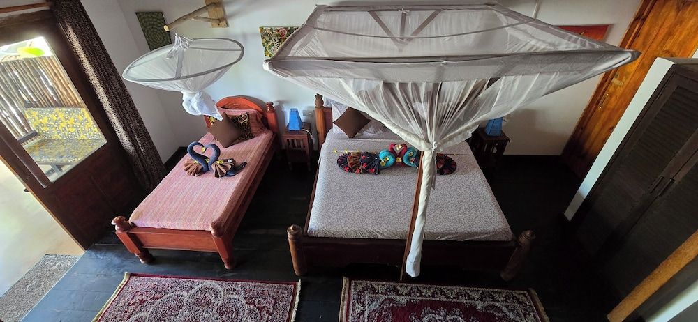 Salama & Mbuyuni Bungalows Traditional Villa, Multiple Beds, Pool View 7