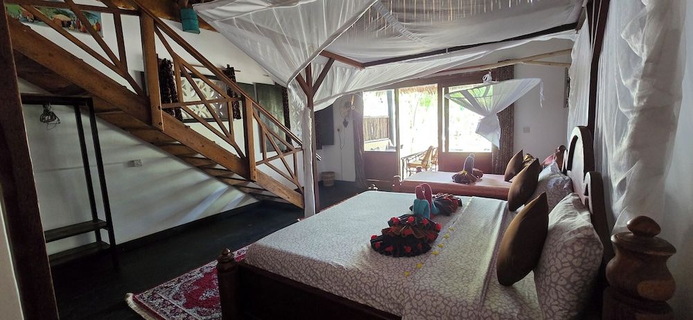 Salama & Mbuyuni Bungalows Traditional Villa, Multiple Beds, Pool View 15