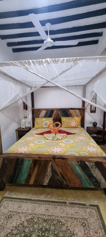 Salama & Mbuyuni Bungalows Superior Quadruple Room 4