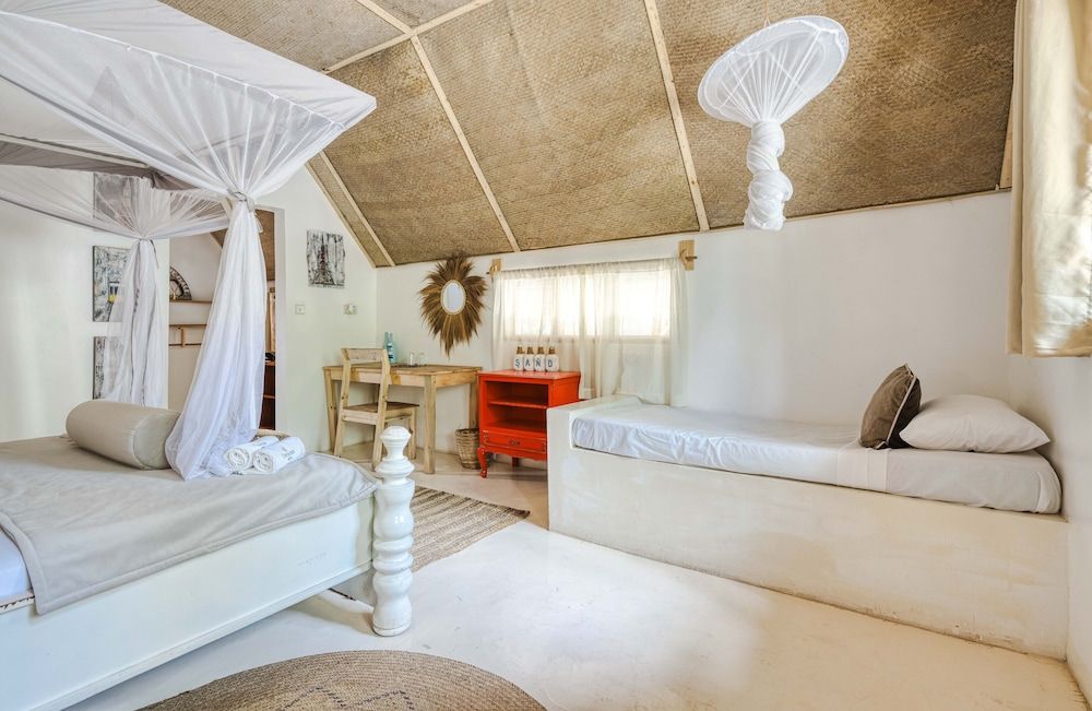 CInnamon Hotel Deluxe Bungalow 4