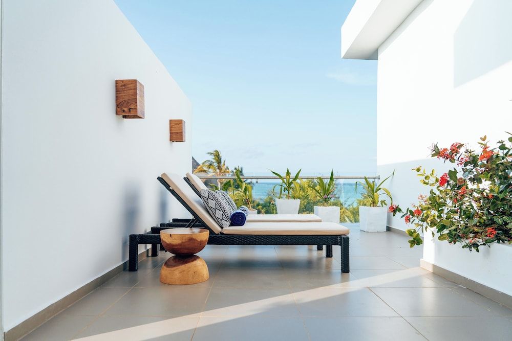 SafiraBlu Luxury Resort & Villas Secluded Canopy 4