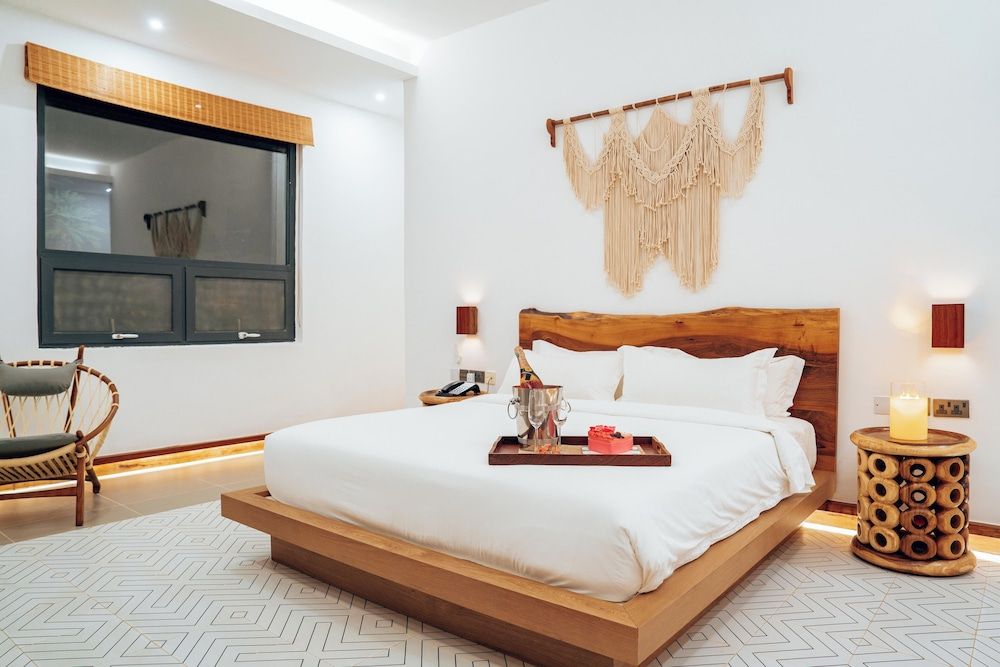 SafiraBlu Luxury Resort & Villas Secluded Canopy 3