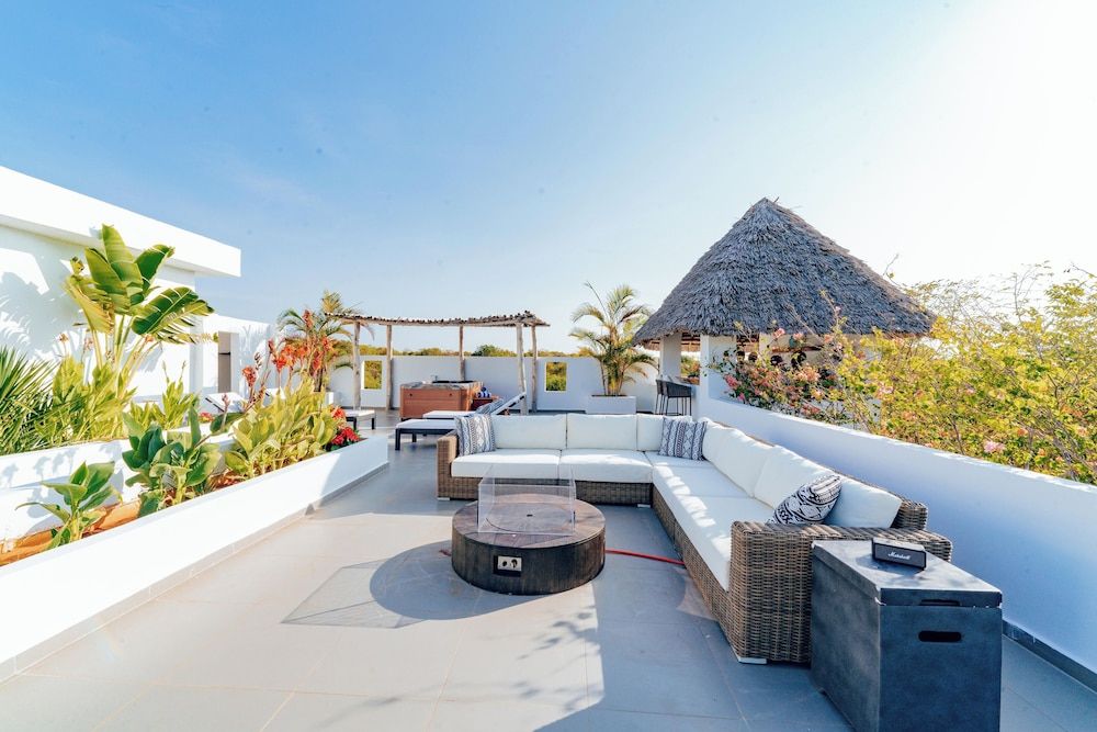 SafiraBlu Luxury Resort & Villas Secluded Canopy 7