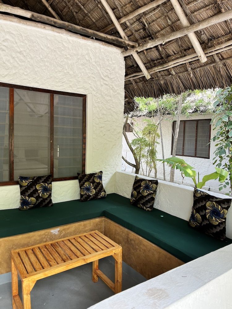 Karanga Bungalows Comfort Bungalow 8
