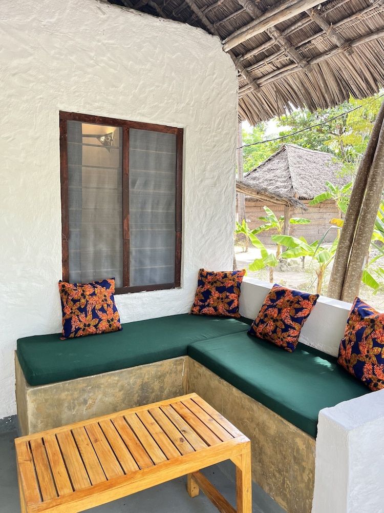 Karanga Bungalows Basic Bungalow 5