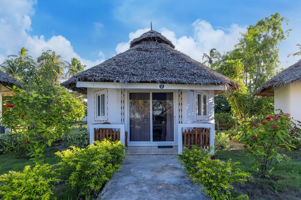F-Zeen Boutique Hotel Zanzibar Bungalow, Garden View 7