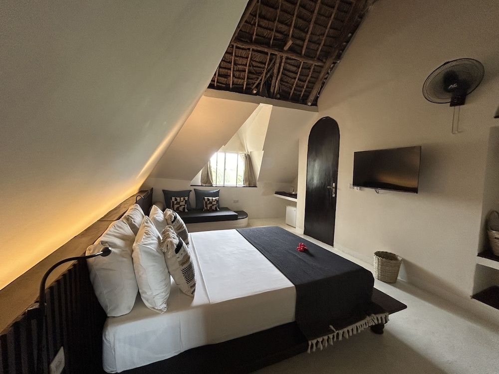 Comfort Suite Makuti Roof