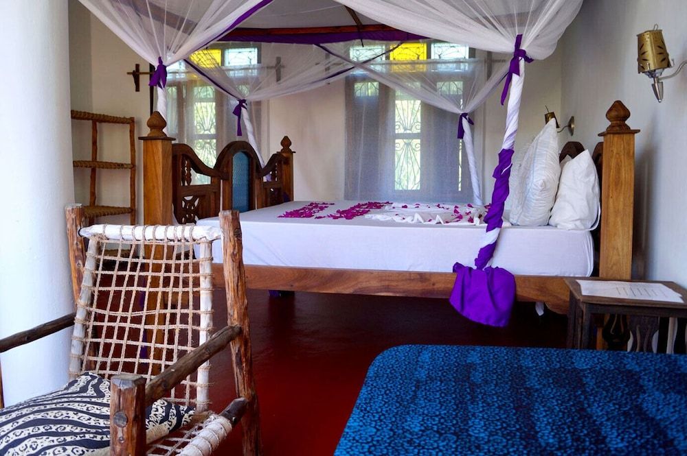 Laguna Palace Michamvi Kae