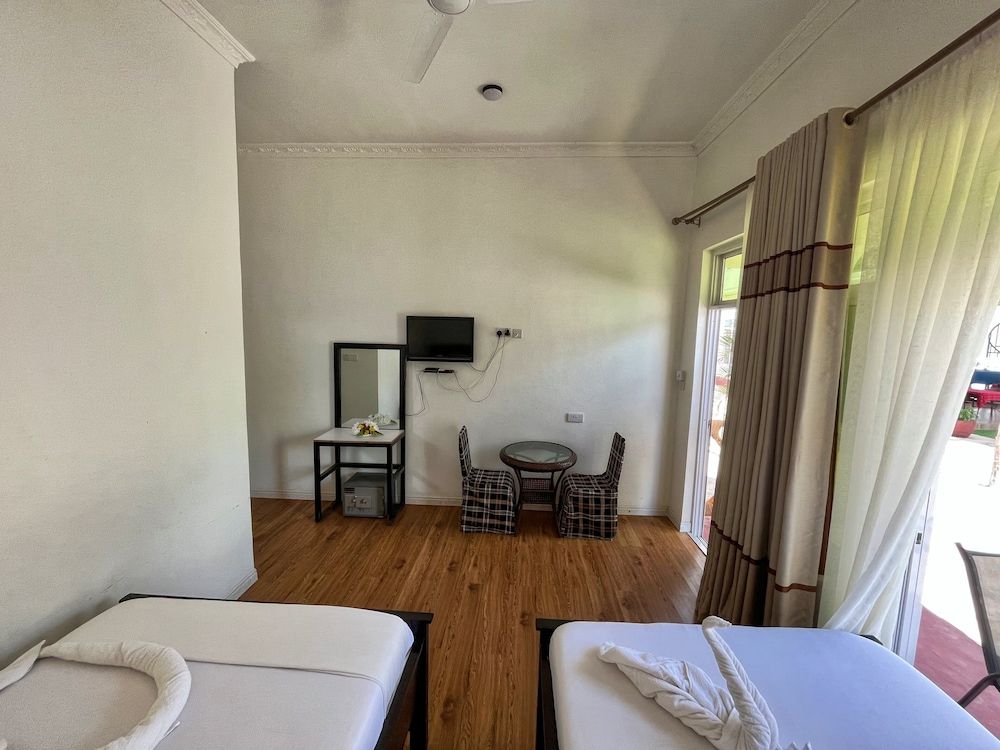 Standard Room, 2 Twin Beds, Pool View