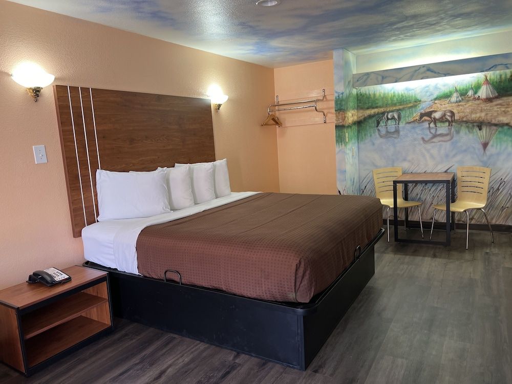 Single King Bed With Hot Tub