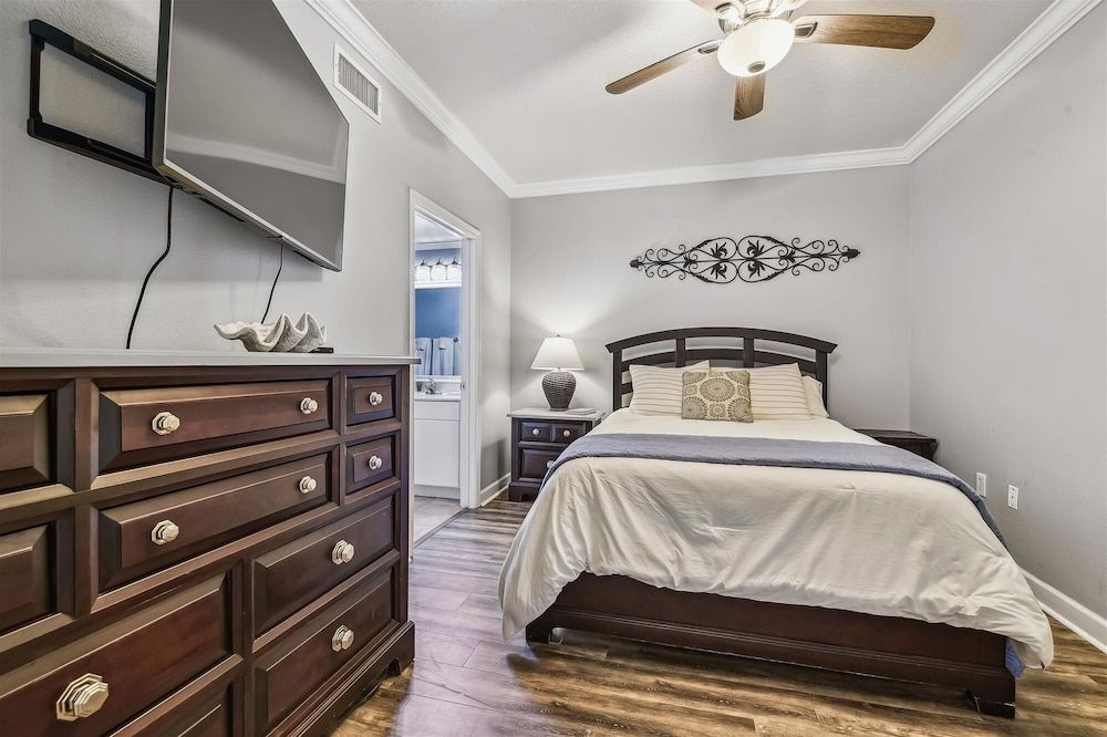 Condo, 2 Bedrooms