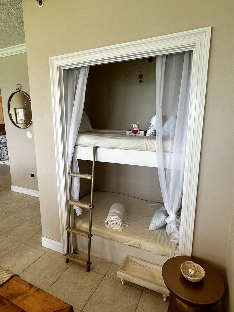 Condo, 2 Bedrooms