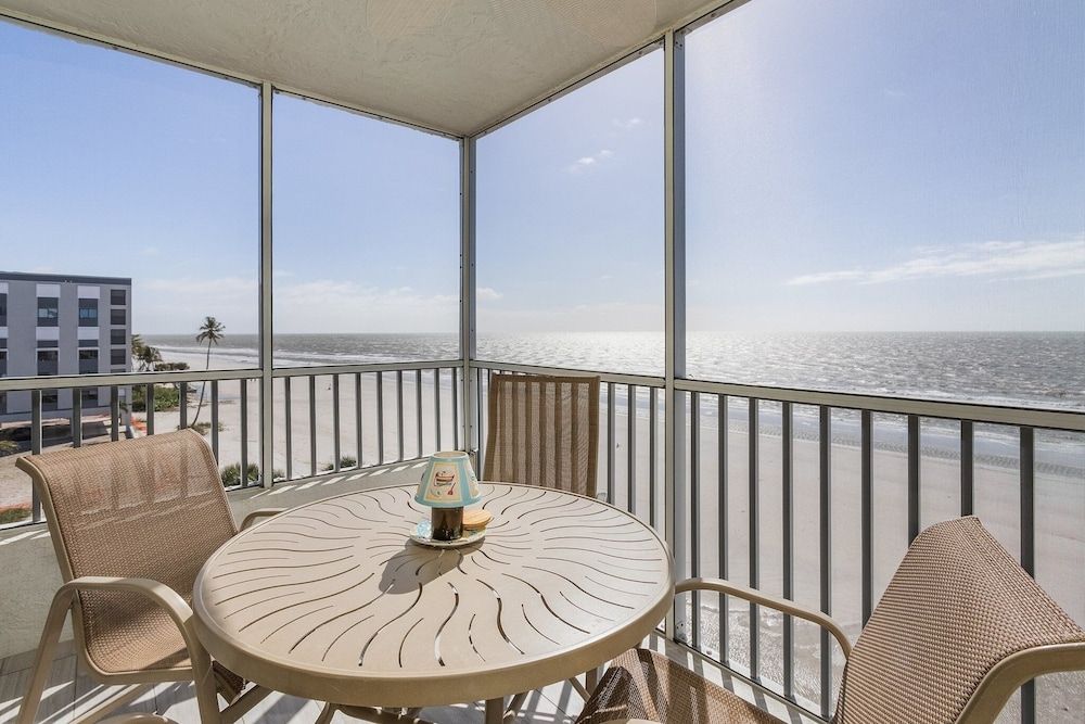 Condo, 2 Bedrooms