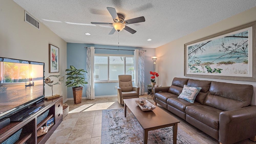 Condo, 2 Bedrooms