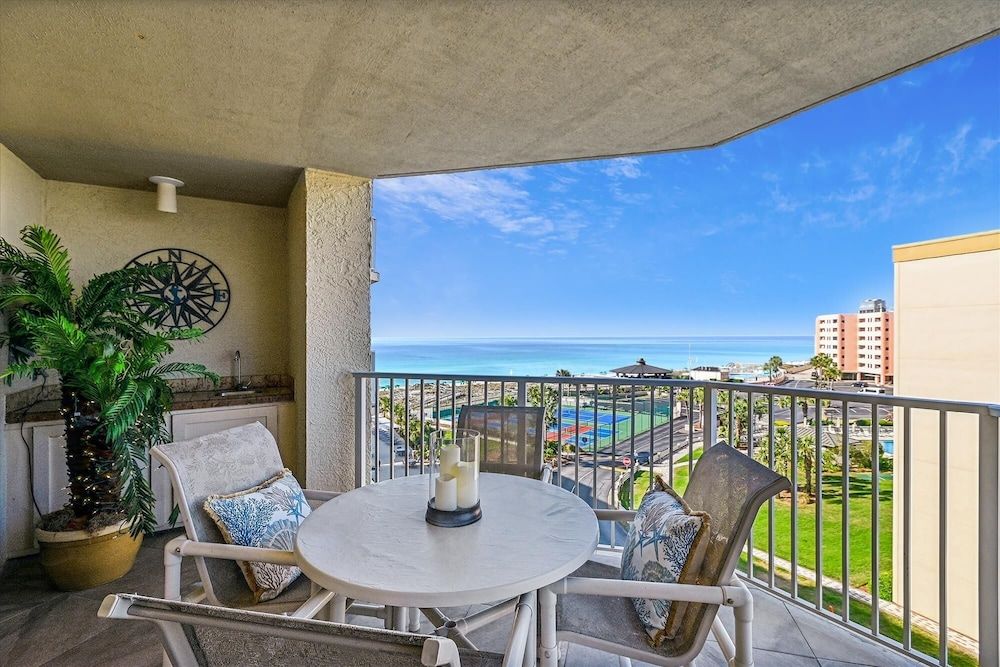 Condo, 2 Bedrooms