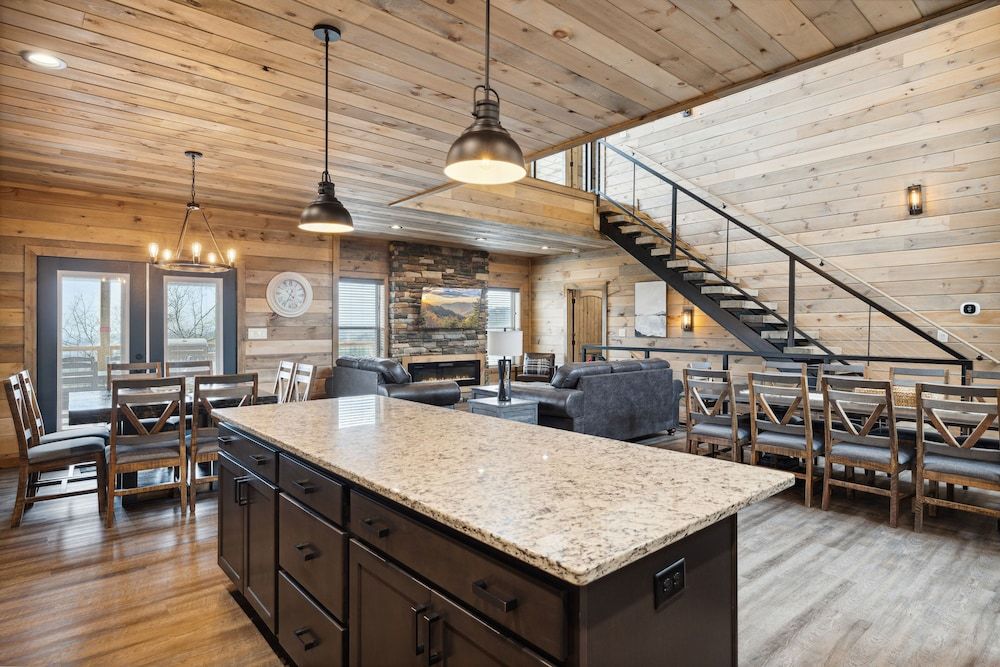 Treehouse Lodge 5 Bedroom Cabin by RedAwning Cabin, 5 Bedrooms 14