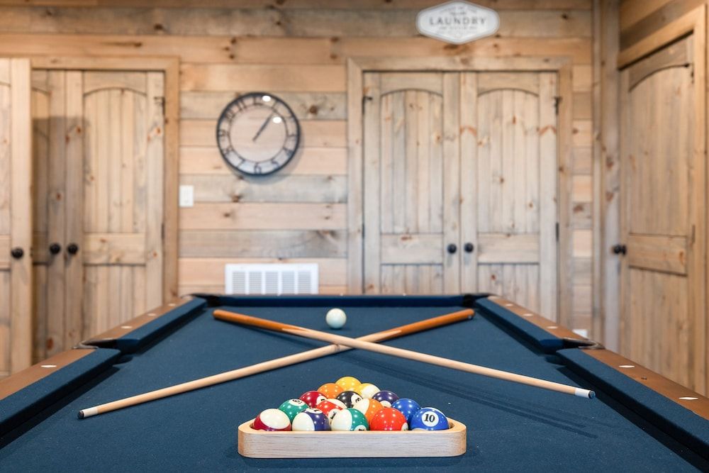 Treehouse Lodge 5 Bedroom Cabin by RedAwning Cabin, 5 Bedrooms 33