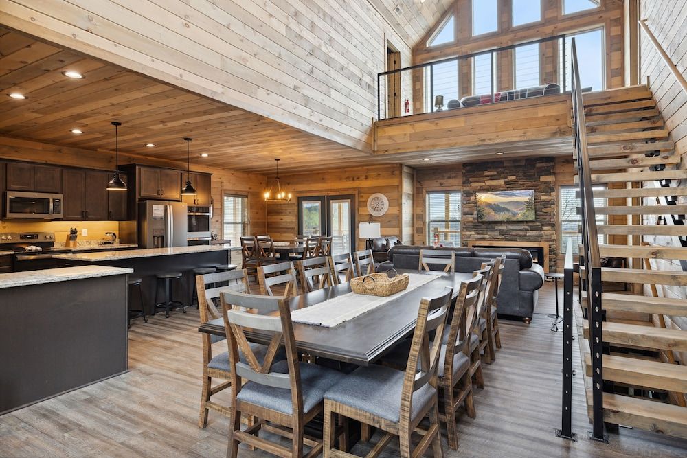 Treehouse Lodge 5 Bedroom Cabin by RedAwning Cabin, 5 Bedrooms 41