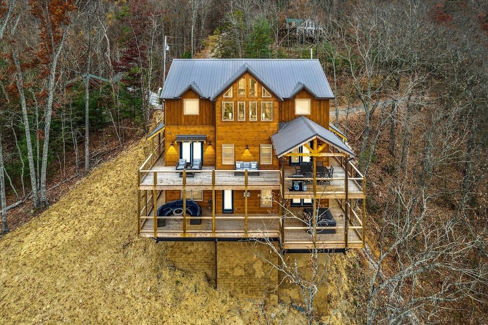 Treehouse Lodge 5 Bedroom Cabin by RedAwning Cabin, 5 Bedrooms 51