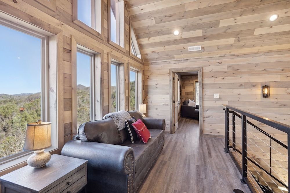 Treehouse Lodge 5 Bedroom Cabin by RedAwning Cabin, 5 Bedrooms 16