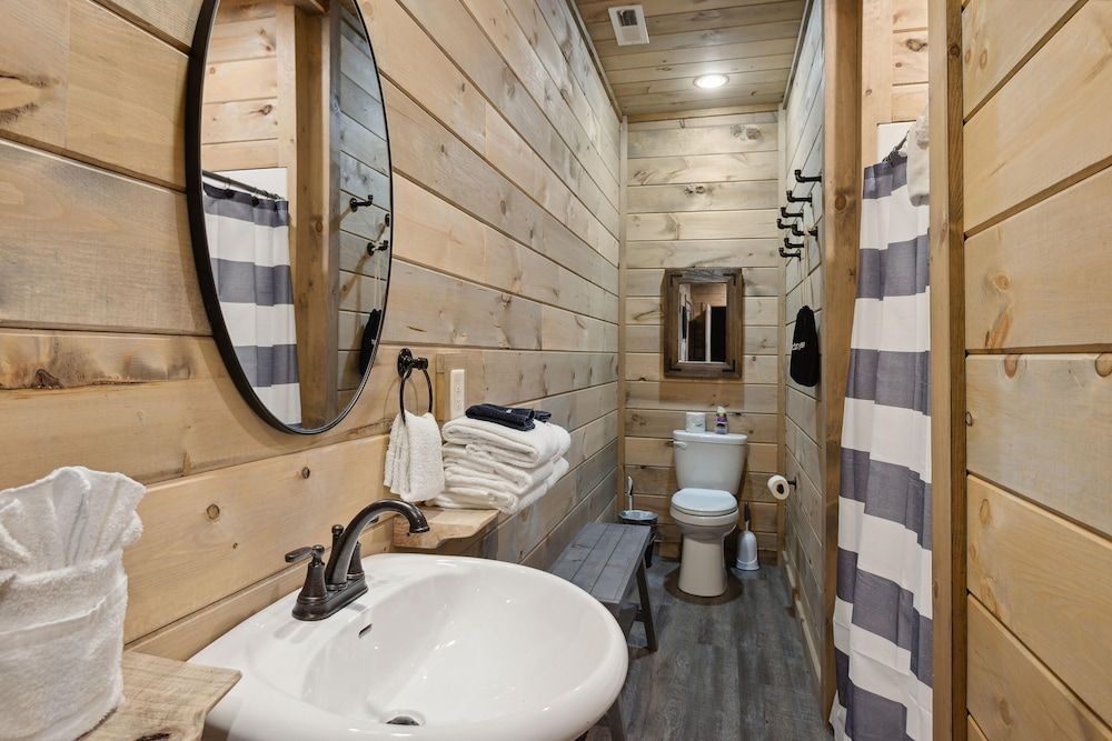 Treehouse Lodge 5 Bedroom Cabin by RedAwning Cabin, 5 Bedrooms 27