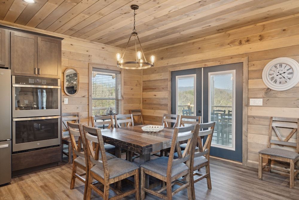 Treehouse Lodge 5 Bedroom Cabin by RedAwning Cabin, 5 Bedrooms 38