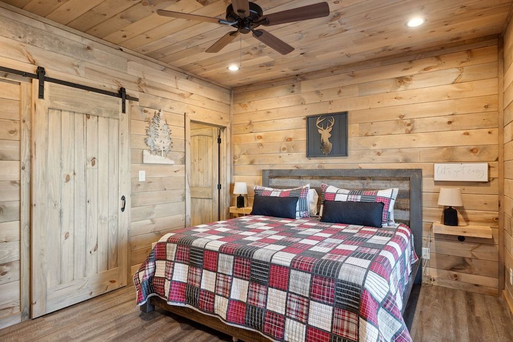 Treehouse Lodge 5 Bedroom Cabin by RedAwning Cabin, 5 Bedrooms 9