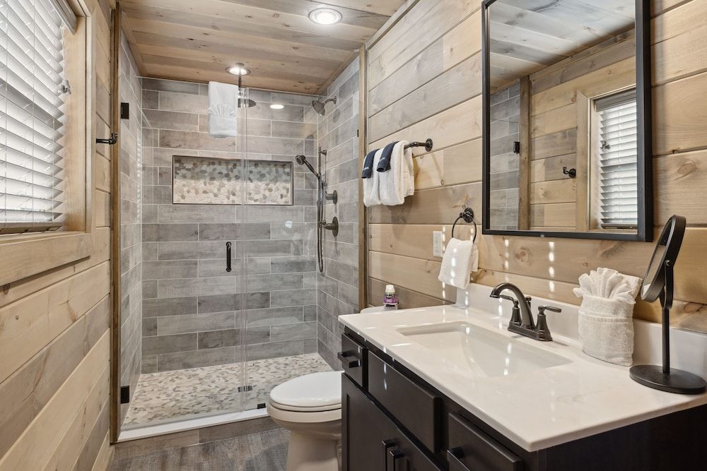 Treehouse Lodge 5 Bedroom Cabin by RedAwning Cabin, 5 Bedrooms 25