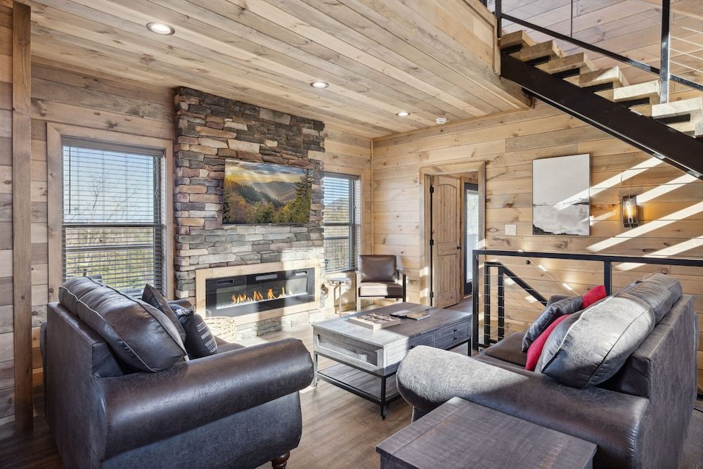 Treehouse Lodge 5 Bedroom Cabin by RedAwning Cabin, 5 Bedrooms 15