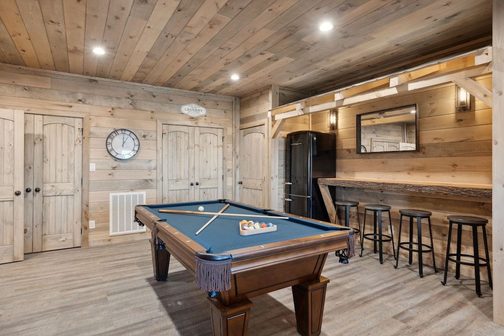 Treehouse Lodge 5 Bedroom Cabin by RedAwning Cabin, 5 Bedrooms 32