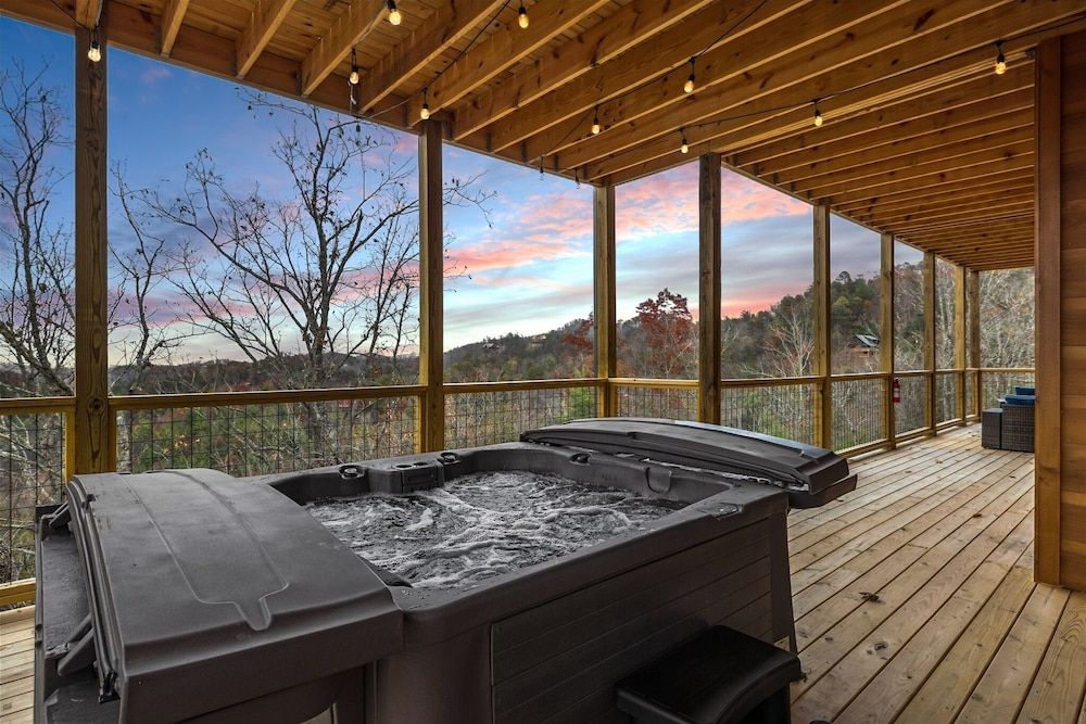 Treehouse Lodge 5 Bedroom Cabin by RedAwning Cabin, 5 Bedrooms 30